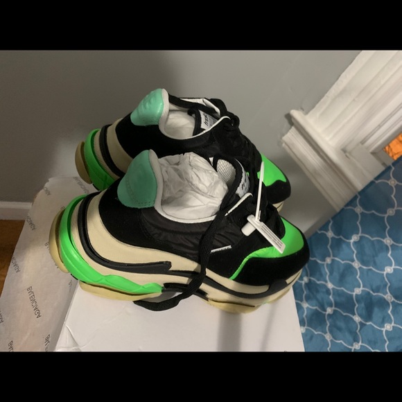 balenciaga triple s poshmark